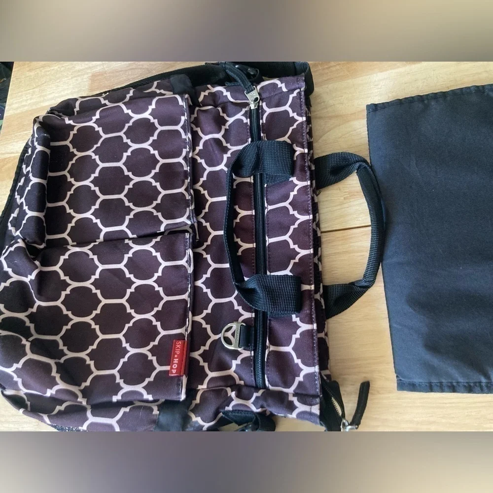 Skip hop diaper bag with changing pad in excellent condition